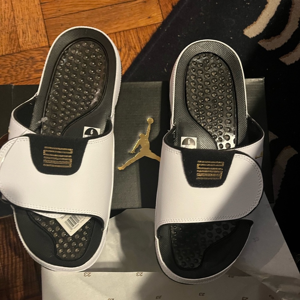Jordan Hydro XI Men's Slides FN2452-170 White/Black/Metallic Gold Men's …